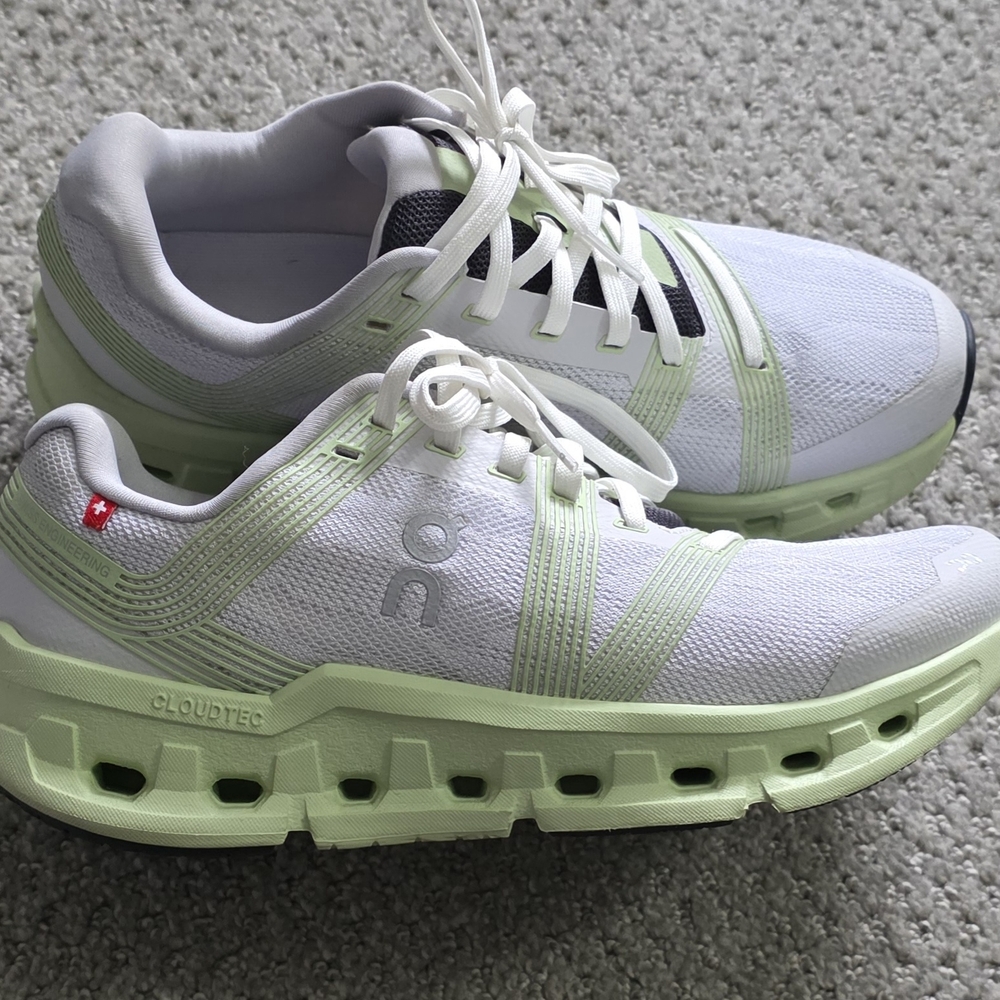 On Cloud Running White and Green Sneakers